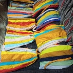 SAC A DOS ET SAC A MAIN A PLUSIEURS COULEURS